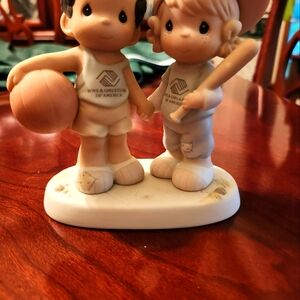 Precious Moments. "Shoot for the stars, you'll never strike out" figurene